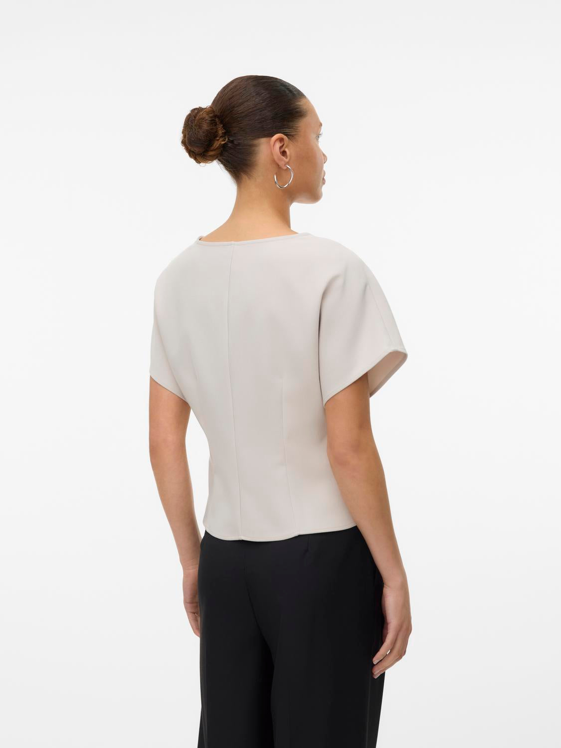model_shot-back